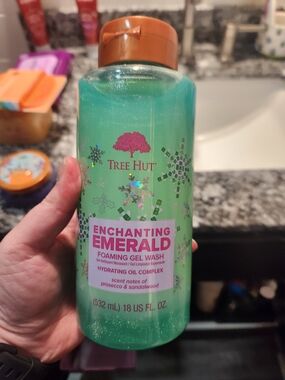 Tree Hut Enchanting Emerald Foaming Gel Wash - Green